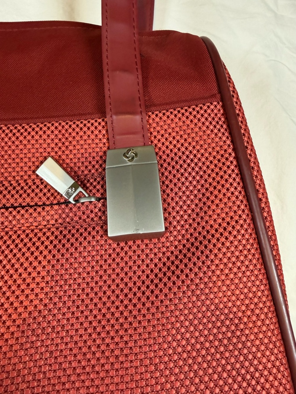 Samsonite - Red Weekender Carry-On - Picture 7 of 11